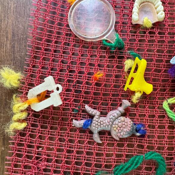 16 Piece Cracker Jack‎ Odds & Ends Bubble Gum Vending Prize Collage VINTAGE - Picture 6 of 13